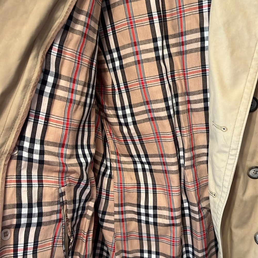 Brown vintage raincoat. - Picture 3 of 16